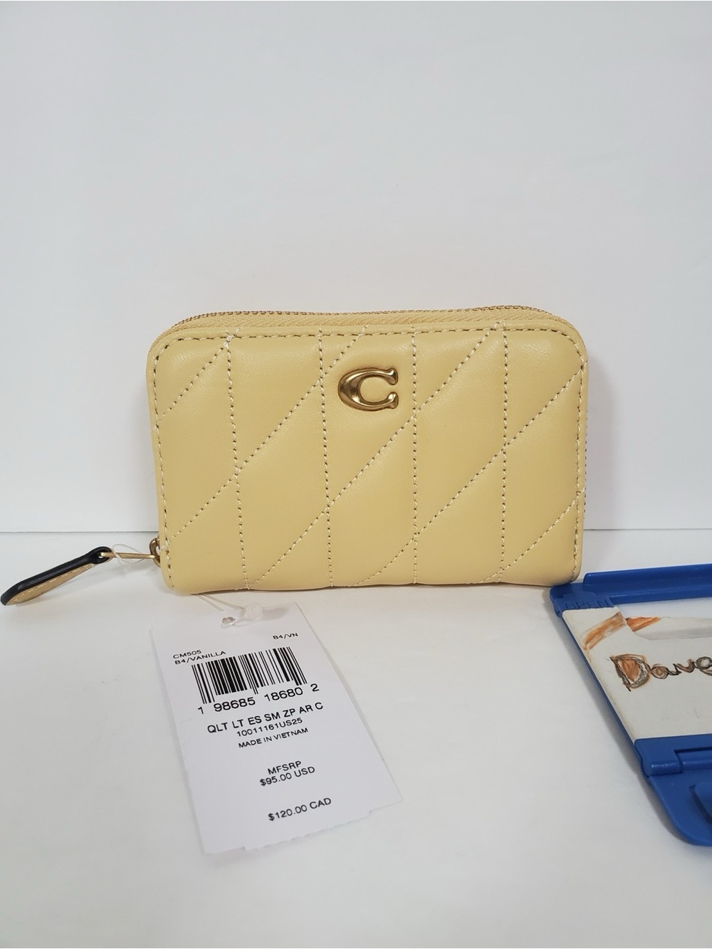 Coach Essential Small Zip Around Card Case
With Pillow Quilting NWT